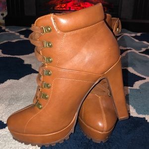 Platform heeled boots